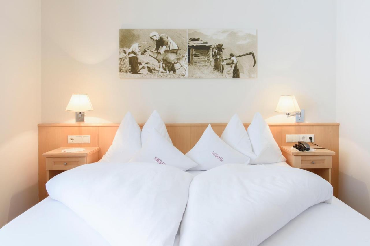 Hotel Silbertal Pokoj fotografie